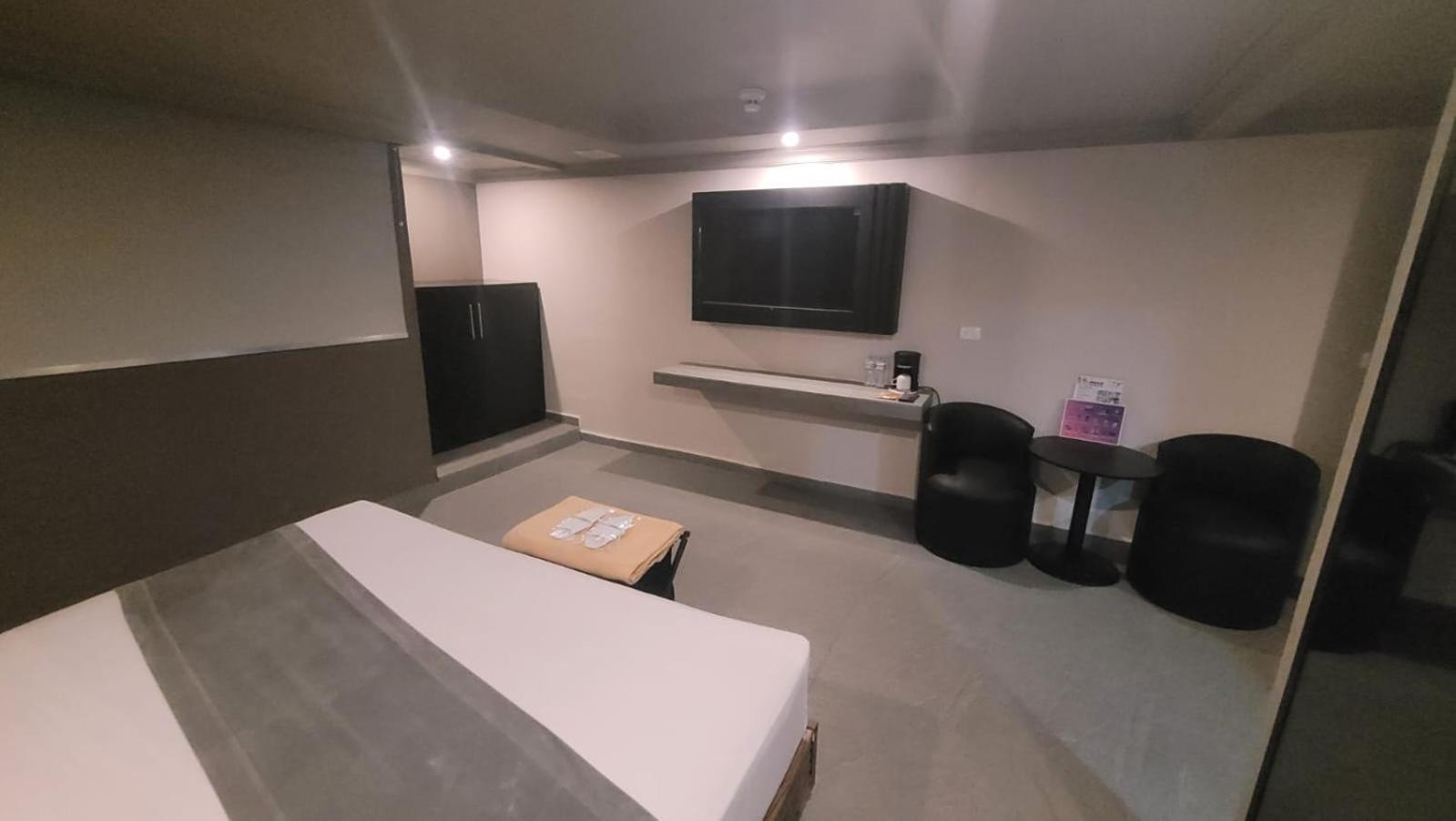 Deluxe Double Room,1677961756:JPEG